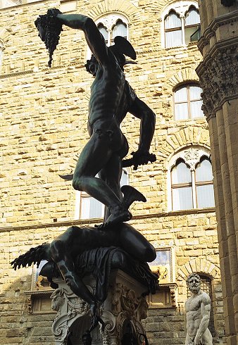 Perse
Florence, Toscane, Italie
Bronze de Cellini (1554) prsentant une mduse dcapite.