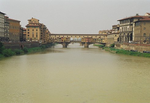 Ponte Vecchio
Florence, Toscane, Italie
L'Arno coule sous le ponte vecchio.
